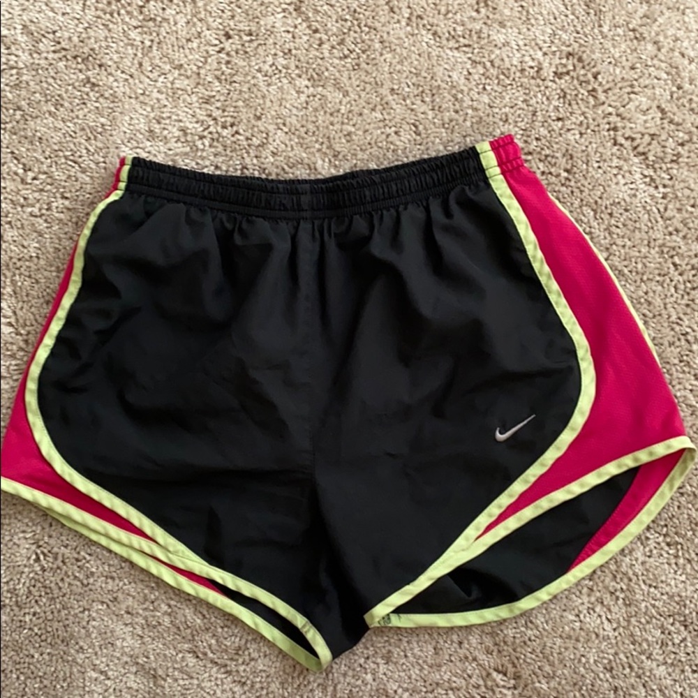 XS Nike women short